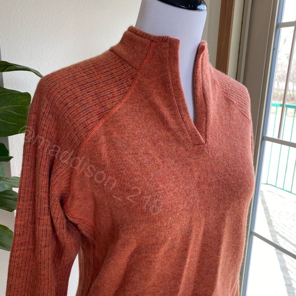 Mountain Hardware Wool V-Neck Pullover Sweater w/ Thumbholes Rust Orange Medium - Picture 3 of 8